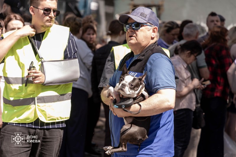 UPD: до 78 людей зросла кількість постраждалих внаслідок масованої російської атаки на Київ, дві людини загинули. UPD: до 78 людей зросла кількість постраждалих внаслідок масованої російської атаки на Київ, дві людини загинули.