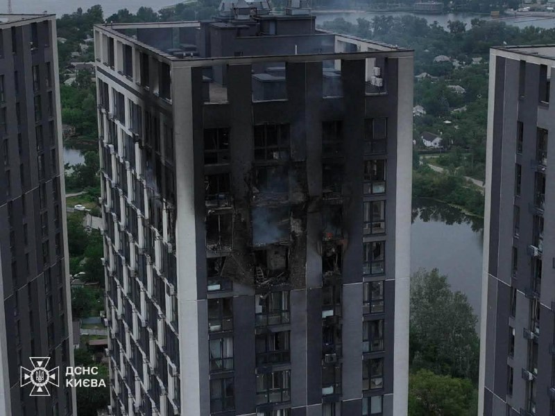 Цієї ночі Київ був під масованим російським ударом. Росія випустила 68 ракет і ще 351 ударний дрон Цієї ночі Київ був під масованим російським ударом. Росія випустила 68 ракет і ще 351 ударний дрон
