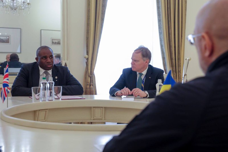 🇬🇧 Провів зустріч у Львові з Державним секретарем у закордонних справах Великої Британії Девідом Ламмі. 🇬🇧 Провів зустріч у Львові з Державним секретарем у закордонних справах Великої Британії Девідом Ламмі.