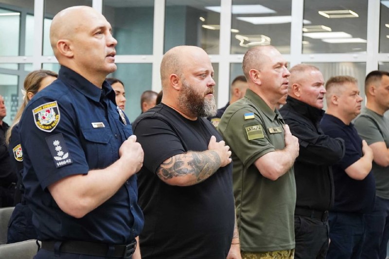 Поліцейських Луганщини привітали з професійним святом, відзначивши державними й відомчими нагородами Поліцейських Луганщини привітали з професійним святом, відзначивши державними й відомчими нагородами