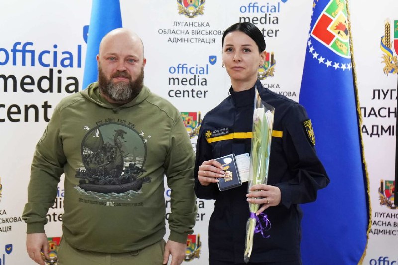 Мужність не має статі! – вручив нагороди працівницям ГУНП, СБУ та ДСНС у Луганській області Мужність не має статі! – вручив нагороди працівницям ГУНП, СБУ та ДСНС у Луганській області