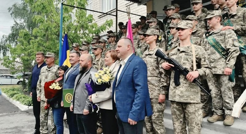 Усі 36 випускників Луганського обласного ліцею із посиленою військово-фізичною підготовкою планують вступити до військових вишів Усі 36 випускників Луганського обласного ліцею із посиленою військово-фізичною підготовкою планують вступити до військових вишів