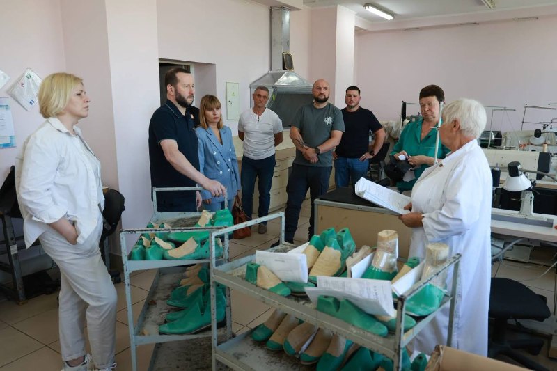 Відвідав Державне експериментальне протезно-ортопедичне підприємство. Відвідав Державне експериментальне протезно-ортопедичне підприємство.