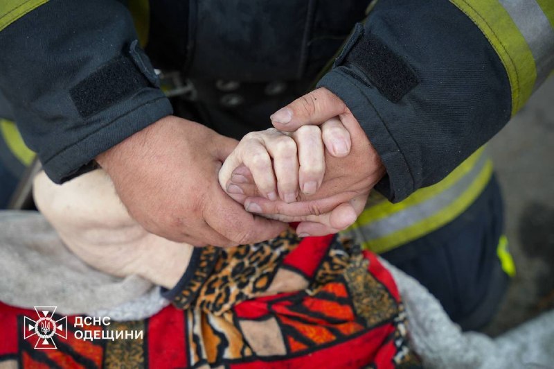 #фото_тижня
Кадр, в якому б’ється серце людяності
Минулий тиждень був надзвичайно важким для всієї України #фото_тижня
Кадр, в якому б’ється серце людяності
Минулий тиждень був надзвичайно важким для всієї України