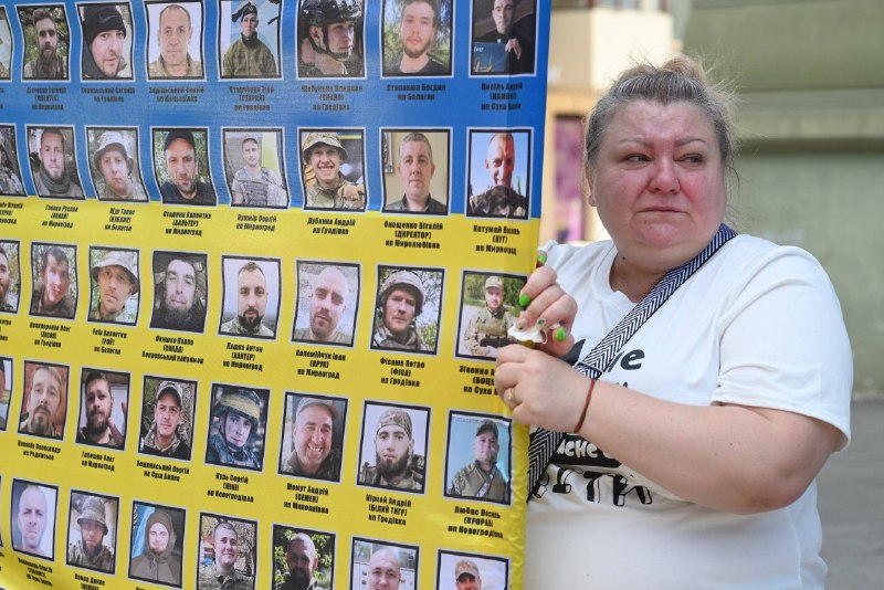 💔«Ще не всі вдома»: Маріупольці виходять на підтримку військовополонених! 💔«Ще не всі вдома»: Маріупольці виходять на підтримку військовополонених!