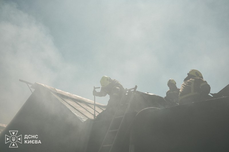 UPD | Київ: в Оболонському районі міста триває ліквідація наслідків російського обстрілу
Пожежі, спричинені атакою, ліквідували ще зранку UPD | Київ: в Оболонському районі міста триває ліквідація наслідків російського обстрілу
Пожежі, спричинені атакою, ліквідували ще зранку