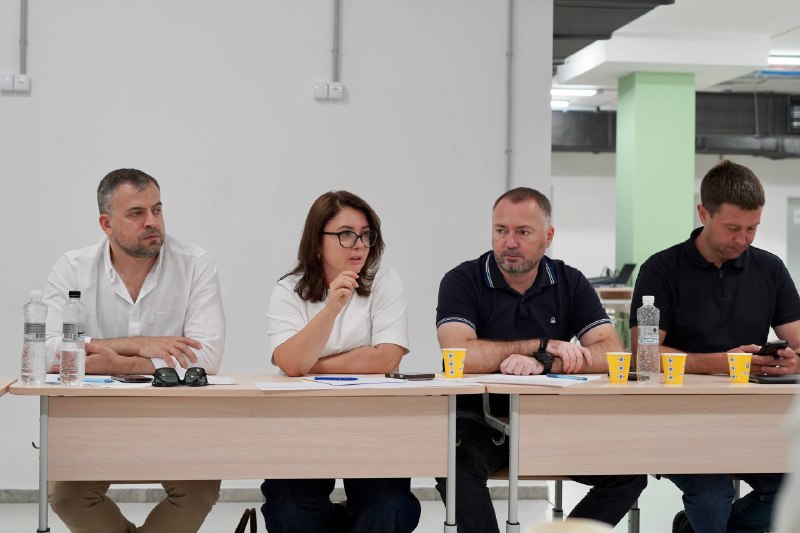 Разом із міністром у справах громад, територій та ВПО Віталієм Безгіним працювали в прикордонній Корюківській громаді. Разом із міністром у справах громад, територій та ВПО Віталієм Безгіним працювали в прикордонній Корюківській громаді.