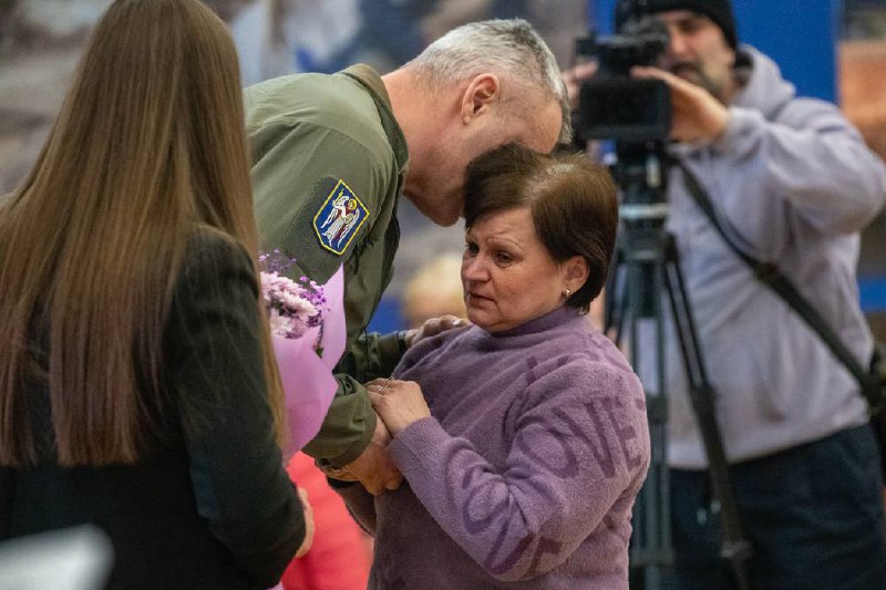 У День Соборності України, зустрівся з рідними загиблих Героїв-захисників та вручив нагороди від столиці —... У День Соборності України, зустрівся з рідними загиблих Героїв-захисників та вручив нагороди від столиці —...