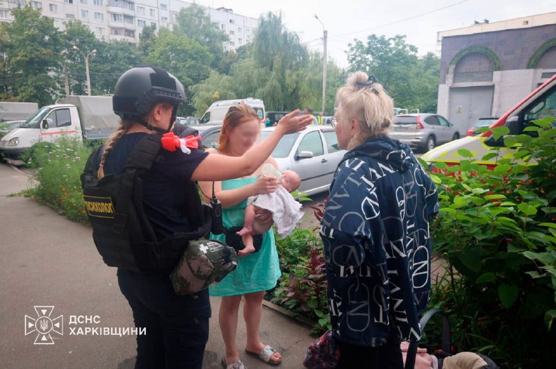 Поки наші підрозділи рятують постраждалих від нічного обстрілу, росіяни запускають нові ракети й дрони по регіонах України Поки наші підрозділи рятують постраждалих від нічного обстрілу, росіяни запускають нові ракети й дрони по регіонах України