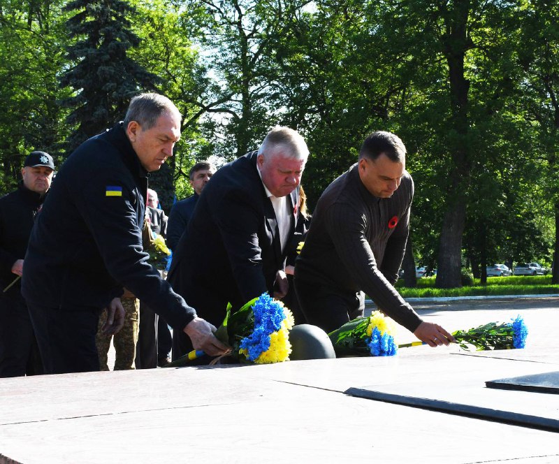 Сьогодні – 80 років перемоги над нацизмом у Другій світовій війні.
Перемоги, якої б не було без України Сьогодні – 80 років перемоги над нацизмом у Другій світовій війні.
Перемоги, якої б не було без України