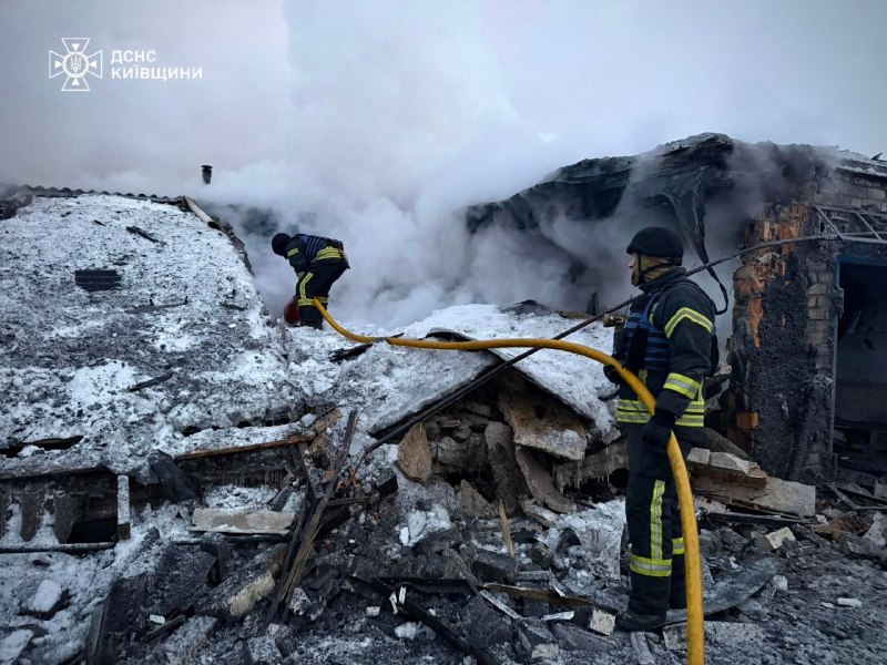 #Київщина: внаслідок російської атаки загинула одна людина, врятовано 8 осіб, серед них — дитина #Київщина: внаслідок російської атаки загинула одна людина, врятовано 8 осіб, серед них — дитина