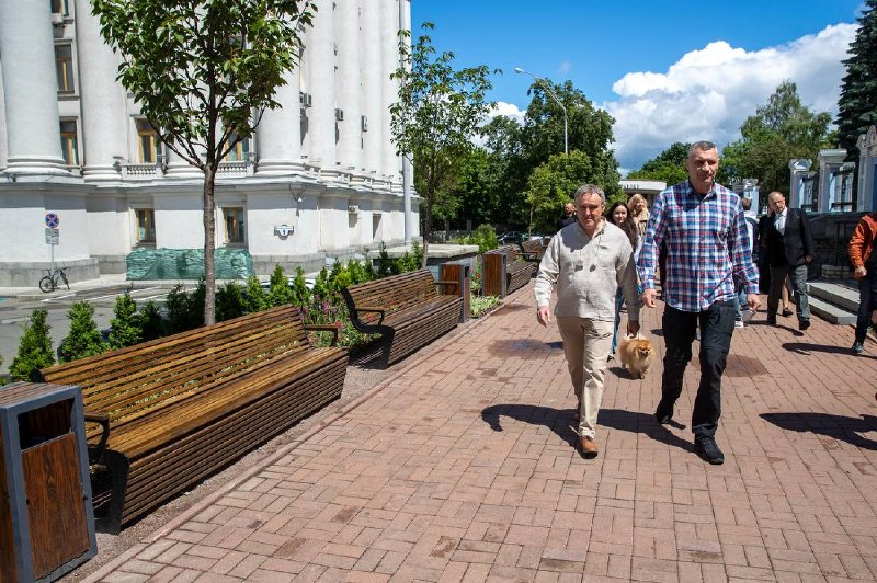 Напередодні Дня Києва, разом з послом Королівства Бельгія в Україні Люком Якобсом, у присутності інших послів... Напередодні Дня Києва, разом з послом Королівства Бельгія в Україні Люком Якобсом, у присутності інших послів...