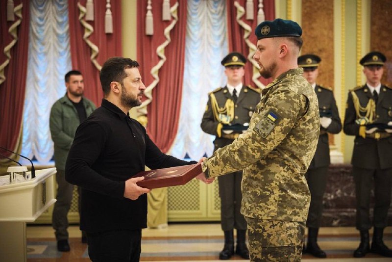 Президент Володимир Зеленський присвоїв звання Героя України нашому земляку, старшому лейтенанту Ростиславу Кондричу. Президент Володимир Зеленський присвоїв звання Героя України нашому земляку, старшому лейтенанту Ростиславу Кондричу.