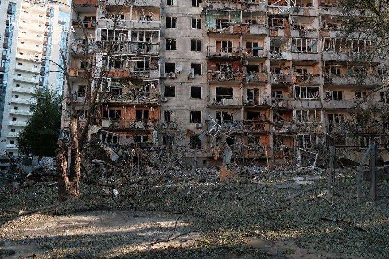У Києві триває ліквідація наслідків російської атаки: рятувальники розбирають завали, шукають людей, надають допомогу У Києві триває ліквідація наслідків російської атаки: рятувальники розбирають завали, шукають людей, надають допомогу