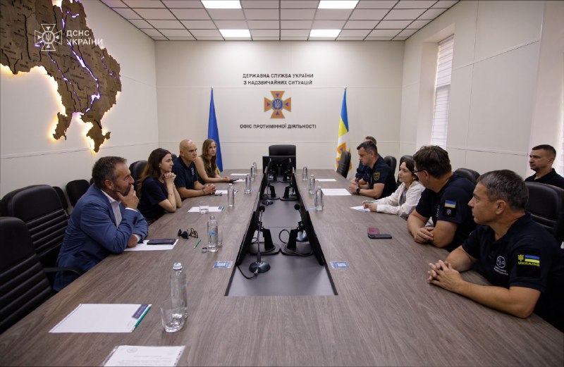📌 Піротехнічні підрозділи ДСНС України отримали чергову партію техніки та обладнання для гуманітарного розмінування... 📌 Піротехнічні підрозділи ДСНС України отримали чергову партію техніки та обладнання для гуманітарного розмінування...