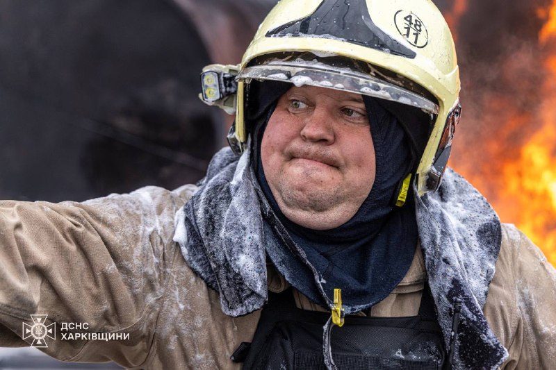 Незламні рятувальники Харківщини! В їхніх очах — сталева воля, непохитна сила, мужність, що не згасає під вогнем російських ударів Незламні рятувальники Харківщини! В їхніх очах — сталева воля, непохитна сила, мужність, що не згасає під вогнем російських ударів