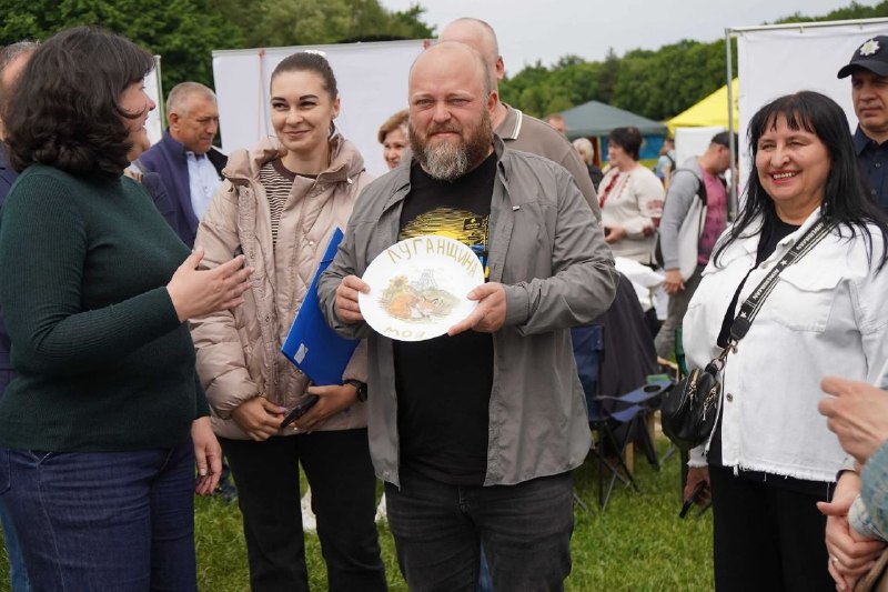 #ЛУГАНЩИНА_88
«Чорнухинська мадонна», колекція мініатюр народних костюмів Новоайдарщини та експозиції майстрів... #ЛУГАНЩИНА_88
«Чорнухинська мадонна», колекція мініатюр народних костюмів Новоайдарщини та експозиції майстрів...