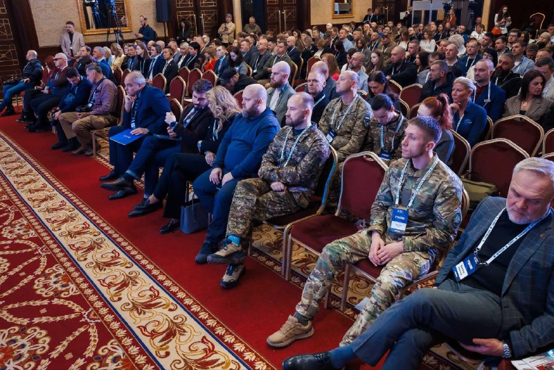 Люди, які боронили Україну, сьогодні створюють нову економіку
Узяв участь у форумі «Ветерани Люди, які боронили Україну, сьогодні створюють нову економіку
Узяв участь у форумі «Ветерани