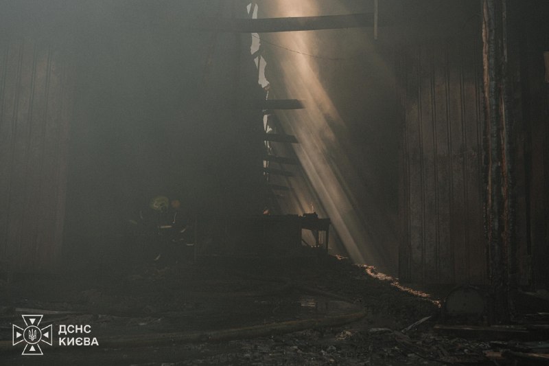 UPD | Київ: в Оболонському районі міста триває ліквідація наслідків російського обстрілу
Пожежі, спричинені атакою, ліквідували ще зранку UPD | Київ: в Оболонському районі міста триває ліквідація наслідків російського обстрілу
Пожежі, спричинені атакою, ліквідували ще зранку