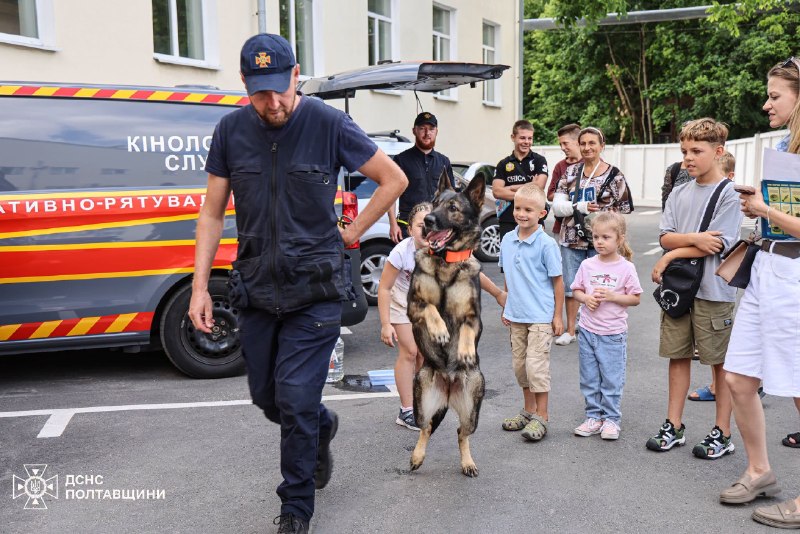 🚒 👫Полтавські рятувальники навчали дітей правилам безпеки
Малеча побувала на пожежно-технічній виставці 🚒 👫Полтавські рятувальники навчали дітей правилам безпеки
Малеча побувала на пожежно-технічній виставці