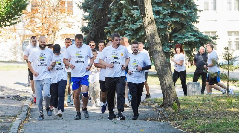 На Алеї Захисників Луганщини патріотичним забігом вшанували пам’ять загиблих воїнів На Алеї Захисників Луганщини патріотичним забігом вшанували пам’ять загиблих воїнів