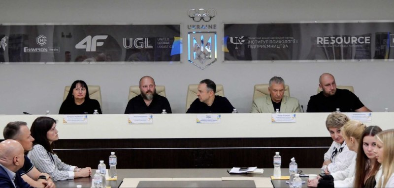 Для Луганщини важливо зберегти те, що створювалося і розвивалося роками, – під час урочистостей до Дня фізичної... Для Луганщини важливо зберегти те, що створювалося і розвивалося роками, – під час урочистостей до Дня фізичної...