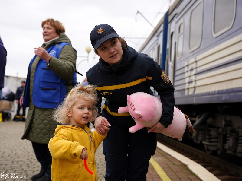24 людини, з яких 17 дітей, прибули евакуаційним потягом у Мукачево з Донецької області 24 людини, з яких 17 дітей, прибули евакуаційним потягом у Мукачево з Донецької області
