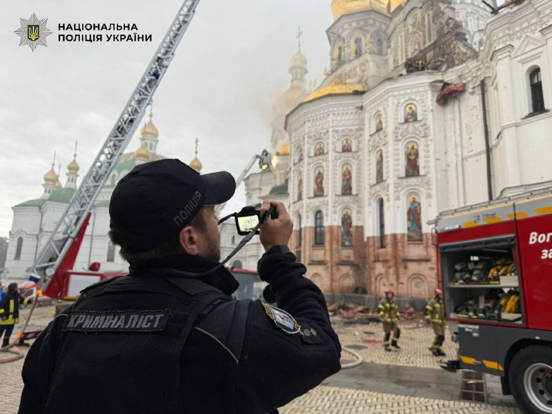 Триває ліквідація наслідків масованого удару рф по Україні.
Епіцентром атаки став Київ Триває ліквідація наслідків масованого удару рф по Україні.
Епіцентром атаки став Київ