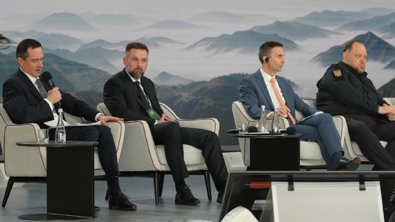 Продовжуємо роботу на саміті C8 — Карпатської вісімки.
Під час другого дня учасники заходу — представники... Продовжуємо роботу на саміті C8 — Карпатської вісімки.
Під час другого дня учасники заходу — представники...