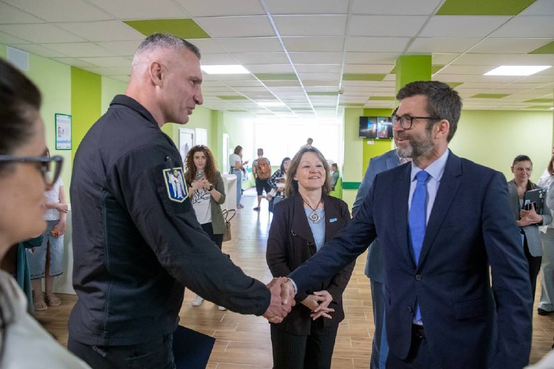 Сьогодні в одному з Центрів первинної медико-санітарної допомоги відкрили оновлену амбулаторію — «Простір турботи» Сьогодні в одному з Центрів первинної медико-санітарної допомоги відкрили оновлену амбулаторію — «Простір турботи»