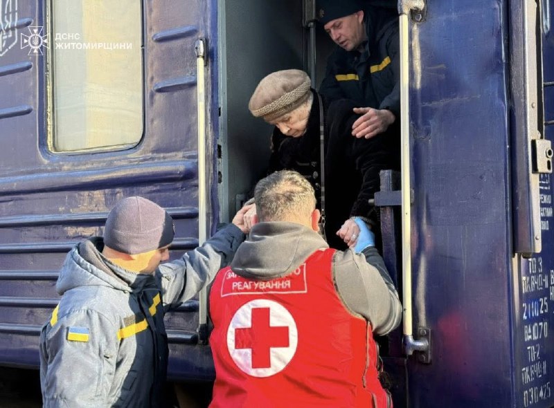 🚂На Житомирщину прибув черговий евакуаційний потяг
▫️10 літніх людей із геріатричного пансіонату прифронтових... 🚂На Житомирщину прибув черговий евакуаційний потяг
▫️10 літніх людей із геріатричного пансіонату прифронтових...
