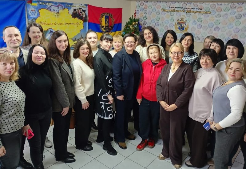 Фахівці соціальної сфери Луганщини займаються впровадженням експериментального проєкту із запровадження соціальної послуги «життєстійкість» Фахівці соціальної сфери Луганщини займаються впровадженням експериментального проєкту із запровадження соціальної послуги «життєстійкість»