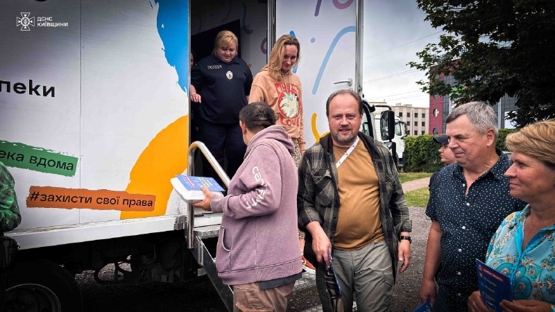 #Київщина: у Вишневому рятувальники проводять уроки мінної безпеки
Після ракетного удару рф територія Вишневого... #Київщина: у Вишневому рятувальники проводять уроки мінної безпеки
Після ракетного удару рф територія Вишневого...