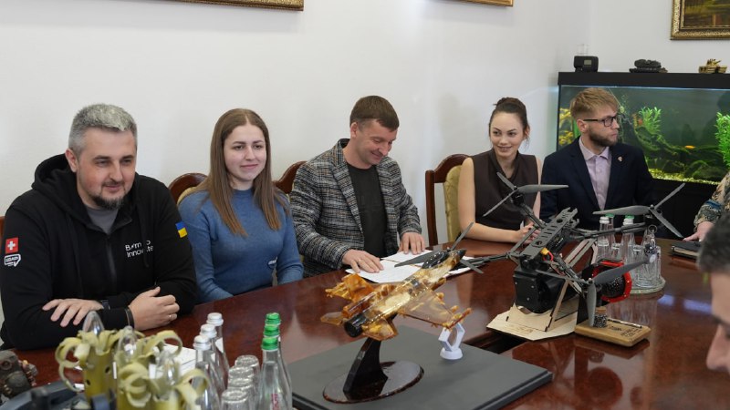 Зустрівся з оновленим складом молодіжної громадської ради при Житомирській обласній військовій адміністрації Зустрівся з оновленим складом молодіжної громадської ради при Житомирській обласній військовій адміністрації