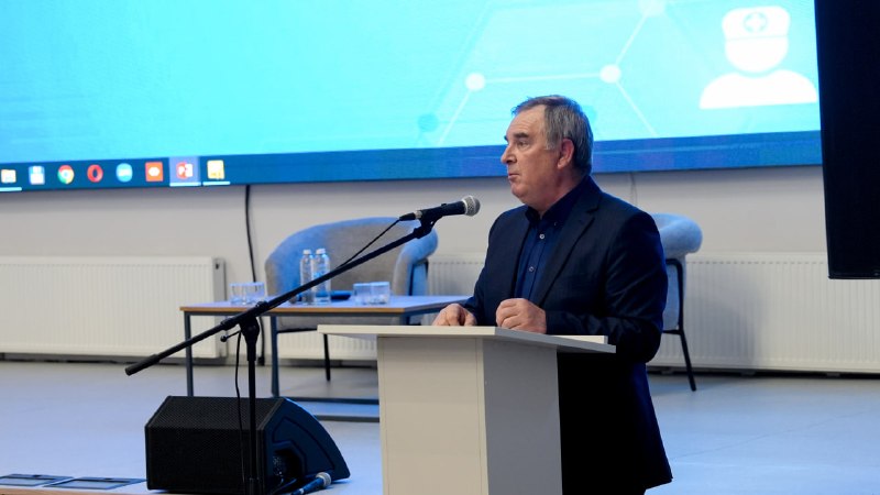 Сьогодні наприкінці дня разом з міністром охорони здоров'я України Віктором Ляшко Сьогодні наприкінці дня разом з міністром охорони здоров'я України Віктором Ляшко