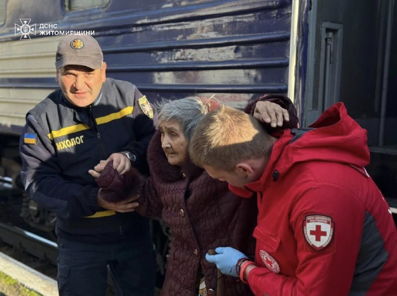 🚂На Житомирщину прибув черговий евакуаційний потяг
▫️10 літніх людей із геріатричного пансіонату прифронтових... 🚂На Житомирщину прибув черговий евакуаційний потяг
▫️10 літніх людей із геріатричного пансіонату прифронтових...