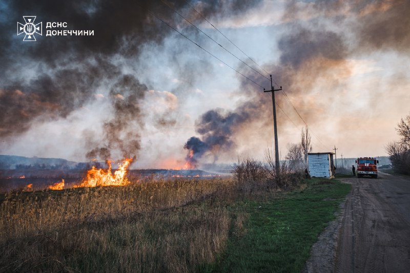 🔥росіяни обстріляли Донеччину!
На околицях селища Ярова Краматорського району спалахнули численні осередки пожежі 🔥росіяни обстріляли Донеччину!
На околицях селища Ярова Краматорського району спалахнули численні осередки пожежі