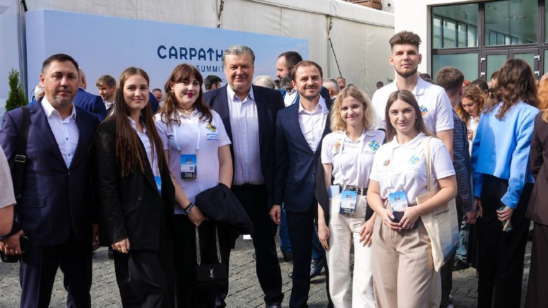 Продовжуємо роботу на саміті C8 — Карпатської вісімки.
Під час другого дня учасники заходу — представники... Продовжуємо роботу на саміті C8 — Карпатської вісімки.
Під час другого дня учасники заходу — представники...