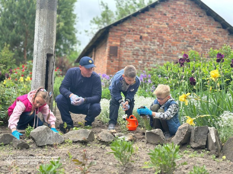 🐕 Рятувальники разом із чотирилапим помічником Тото завітали до юннатів гуртка «Природа навколо нас» 🐕 Рятувальники разом із чотирилапим помічником Тото завітали до юннатів гуртка «Природа навколо нас»
