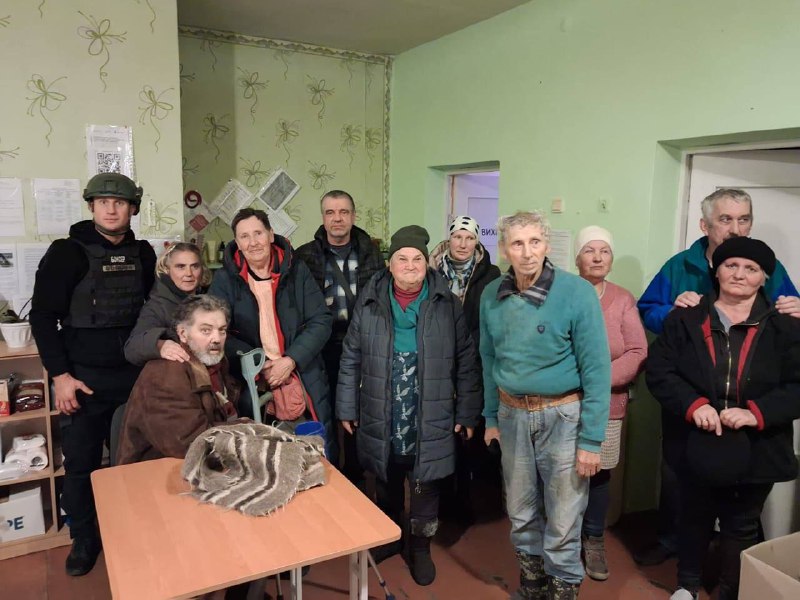 З Берислава вдалось евакуювати ще десятеро мешканців.
Серед них – двоє людей з інвалідністю та вісім жителів похилого віку. З Берислава вдалось евакуювати ще десятеро мешканців.
Серед них – двоє людей з інвалідністю та вісім жителів похилого віку.