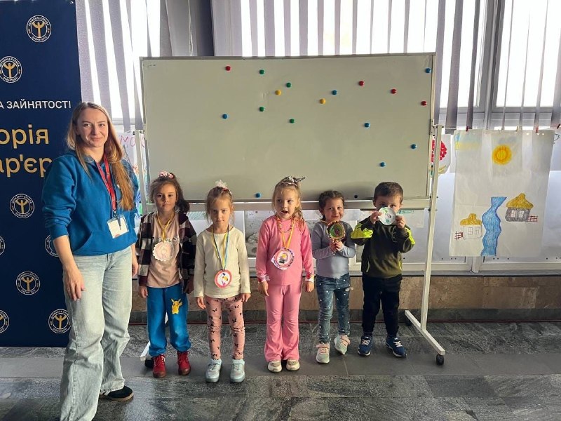 Координаційний центр «Вільні разом» у Миколаєві продовжує комплексну підтримку переселенців з Херсонщини. Координаційний центр «Вільні разом» у Миколаєві продовжує комплексну підтримку переселенців з Херсонщини.