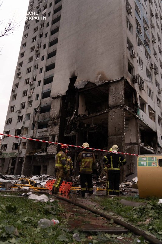 Цієї ночі Київ був під масованим російським ударом. Росія випустила 68 ракет і ще 351 ударний дрон Цієї ночі Київ був під масованим російським ударом. Росія випустила 68 ракет і ще 351 ударний дрон