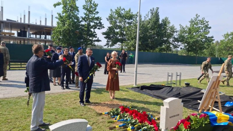 ЄВГЕНА КОНОВАЛЬЦЯ ПЕРЕПОХОВАЛИ НА НАЦІОНАЛЬНОМУ ВІЙСЬКОВОМУ КЛАДОВИЩІ ЄВГЕНА КОНОВАЛЬЦЯ ПЕРЕПОХОВАЛИ НА НАЦІОНАЛЬНОМУ ВІЙСЬКОВОМУ КЛАДОВИЩІ