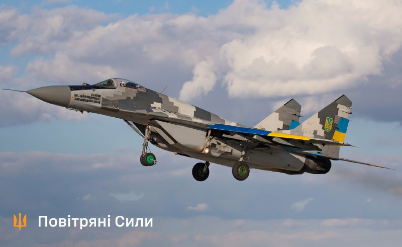 ✈️ Українські винищувачі МіГ-29, разом із пілотами Су-27, продовжують доставляти ворогу смертоносні пакунки у вигляді західних керованих авіабомб ✈️ Українські винищувачі МіГ-29, разом із пілотами Су-27, продовжують доставляти ворогу смертоносні пакунки у вигляді західних керованих авіабомб