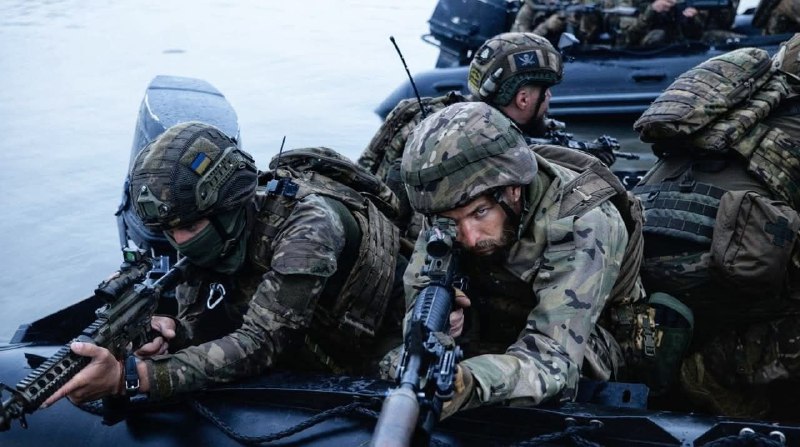 Концентрація — це не про спокій.
Це про контроль.
Коли ти морський піхотинець, у тебе немає права на розфокус. Концентрація — це не про спокій.
Це про контроль.
Коли ти морський піхотинець, у тебе немає права на розфокус.