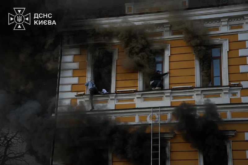 #фото_тижня
Київ. Ще один день під звуки нескінченної повітряної тривоги #фото_тижня
Київ. Ще один день під звуки нескінченної повітряної тривоги