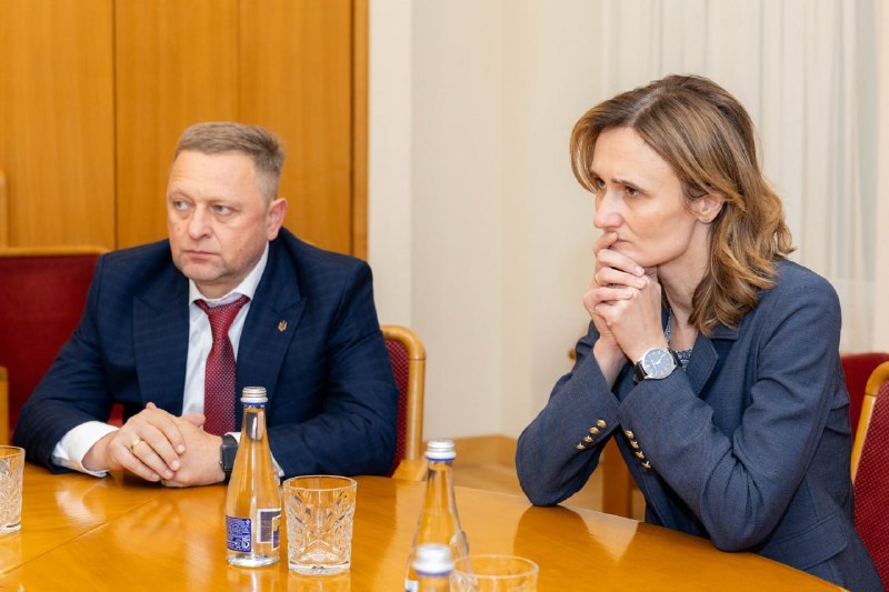Делегація Херсонської області на чолі з першим заступником начальника Херсонської ОВА Дмитром Бутрієм взяла... Делегація Херсонської області на чолі з першим заступником начальника Херсонської ОВА Дмитром Бутрієм взяла...