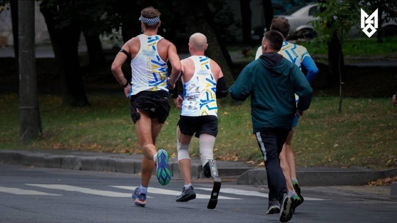 🇺🇦Втратив кінцівку на війні, але не втратив волі до перемоги.
Оператор одного з підрозділів Сил спеціальних... 🇺🇦Втратив кінцівку на війні, але не втратив волі до перемоги.
Оператор одного з підрозділів Сил спеціальних...