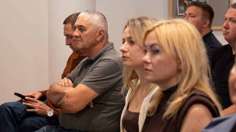 Разом із народним депутатом України Арсенієм Пушкаренком та керівниками громад Житомирщини провели розширену нараду Разом із народним депутатом України Арсенієм Пушкаренком та керівниками громад Житомирщини провели розширену нараду