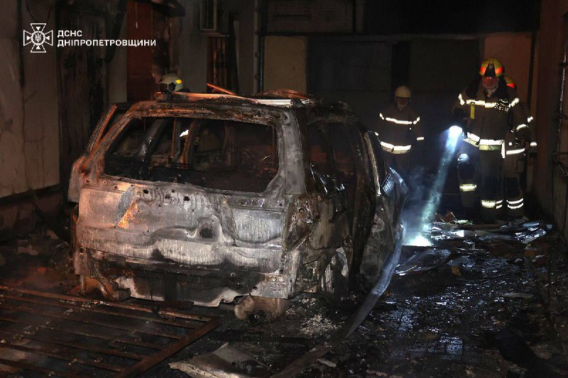 Цієї ночі ворог завдав болючих ударів по українській енергетиці. Без електропостачання зараз понад мільйон абонентів Цієї ночі ворог завдав болючих ударів по українській енергетиці. Без електропостачання зараз понад мільйон абонентів